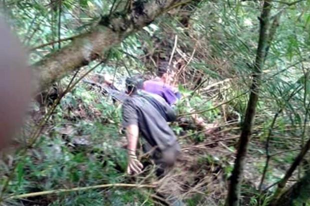 Corpos de casal de Vacaria que morreu em acidente em Santa Catarina são resgatados de ribanceira