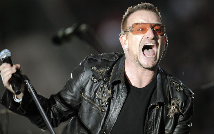  Bono diz que pode nunca mais tocar guitarra após acidente de bicicleta