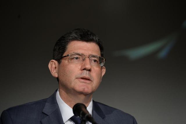 Ministro da Fazenda anuncia retorno de tributos sobre gasolina