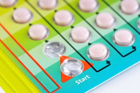  Uso de anticoncepcional por 5 anos pode dobrar risco de câncer no cérebro, diz estudo