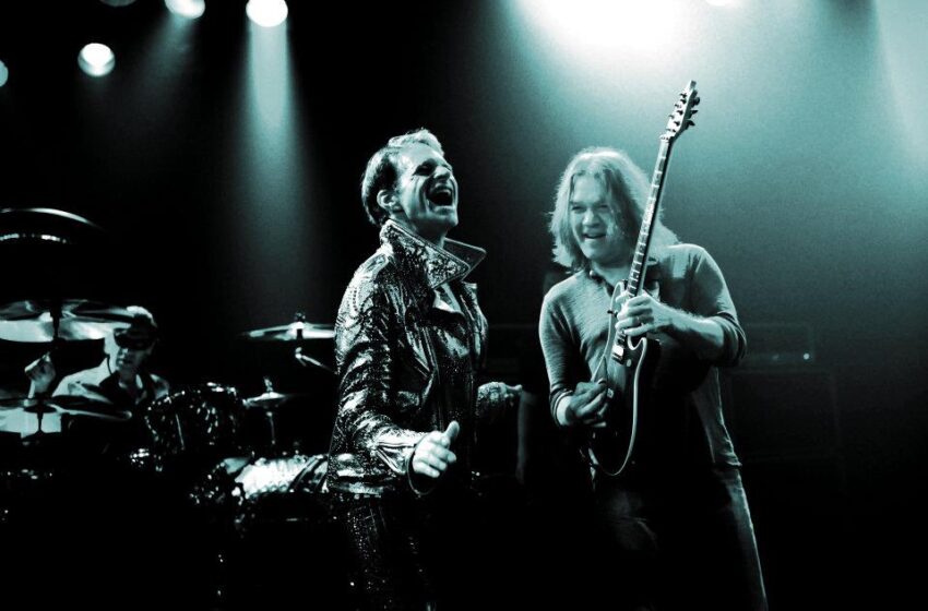  Van Halen anuncia primeiro álbum ao vivo com David Lee Roth no vocal