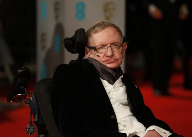  Stephen Hawking parabeniza Eddie Redmayne por Oscar