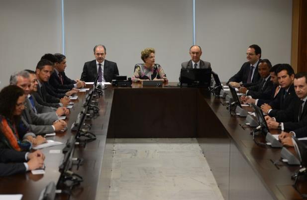 Líderes cobram posição de Dilma sobre proposta de reajuste da tabela do IR
