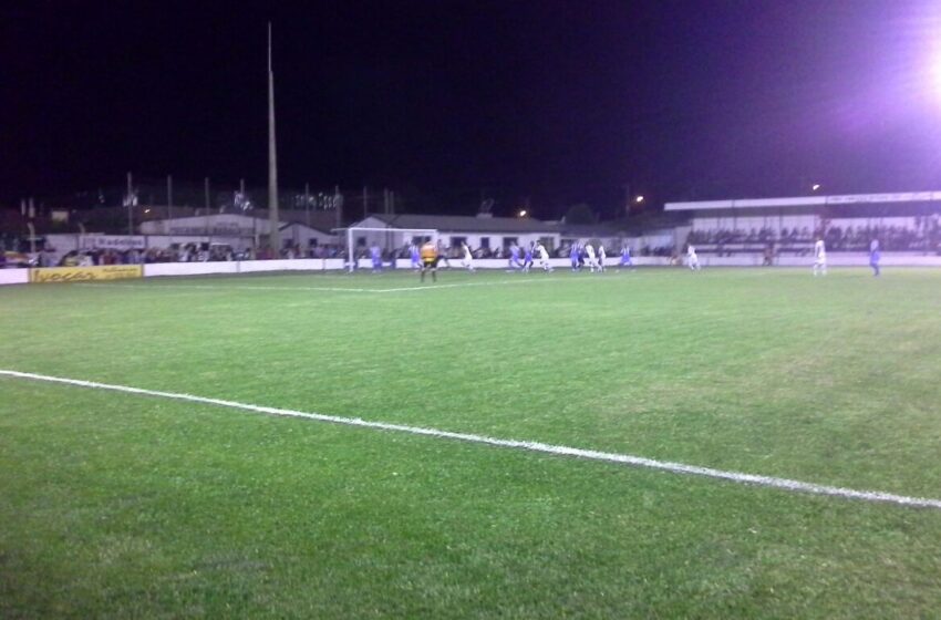 Leão vence nos acréscimos ao Esportivo