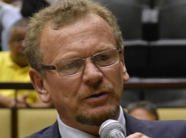 Oposição teme que Piratini congele salários