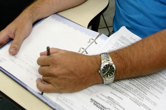 Veja sete concursos públicos que abriram inscrições esta semana no RS