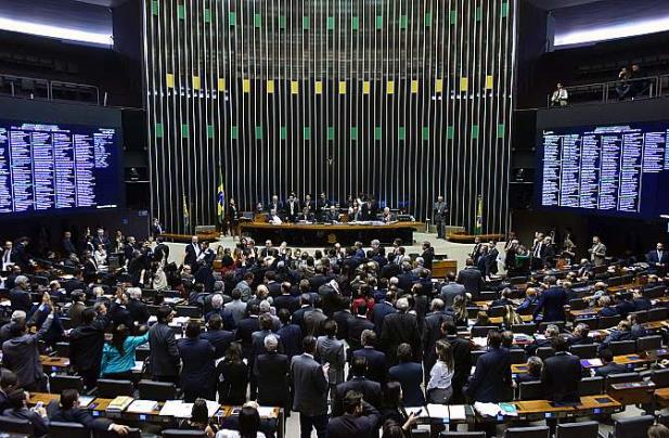 Câmara aumenta em 10% limite de descontos na folha de pagamentos