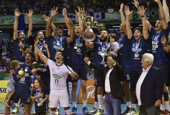 No ritmo de Leal, Cruzeiro vira sobre o Sesi-SP e conquista o tri da Superliga