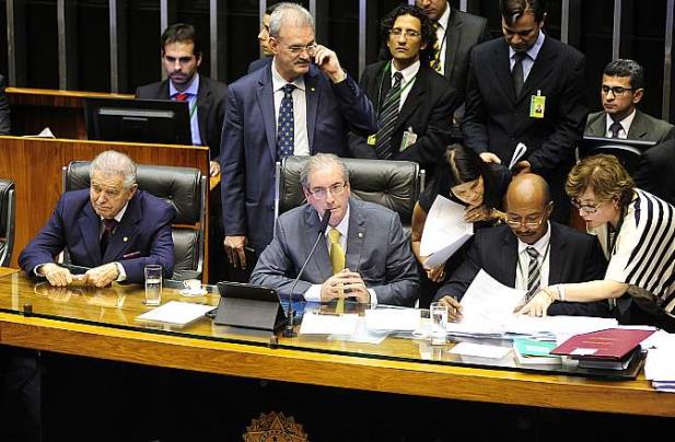  Câmara adia votação dos destaques da lei da terceirização