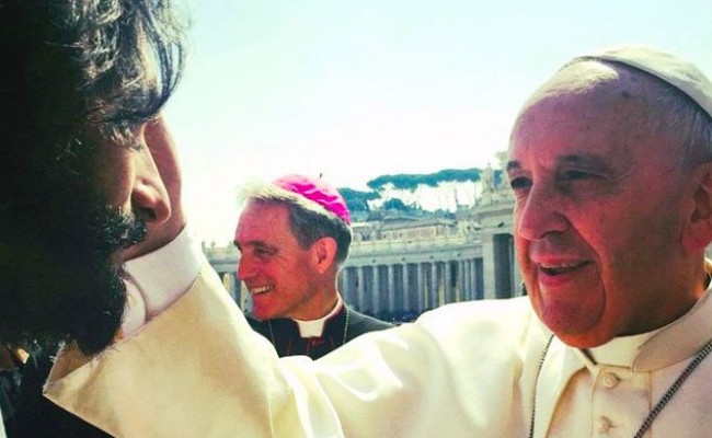  Rodrigo Santoro recebe bênção do Papa para viver Jesus em Ben-Hur