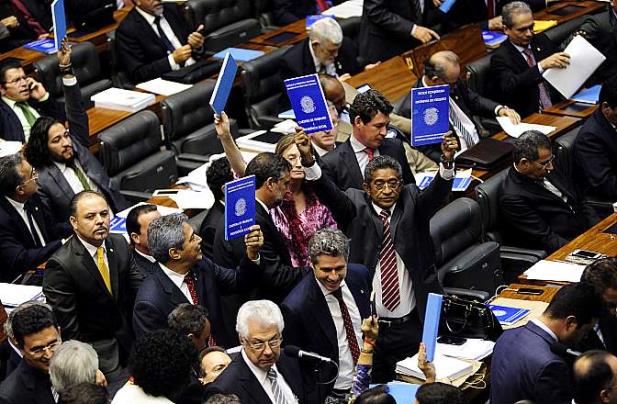 Câmara aprova emenda que garante terceirização da atividade-fim