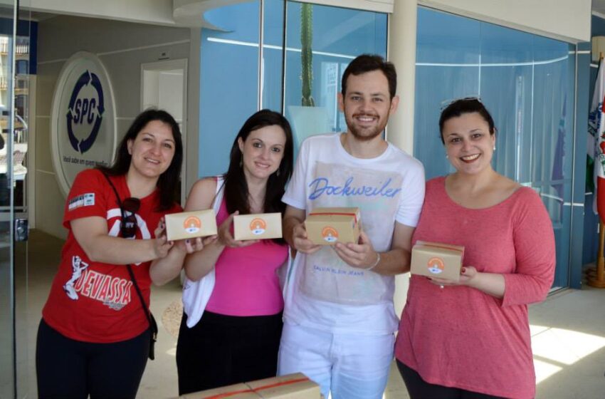CDL Jovem realiza posse da nova diretoria – Pauliane 1ª a esquerda
