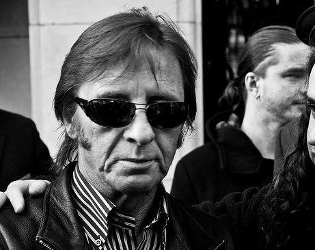 Baterista do AC/DC decepcionado com falta de contato com grupo
