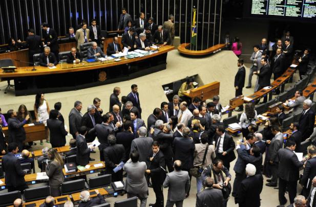Câmara conclui votação da reforma política em primeiro turno