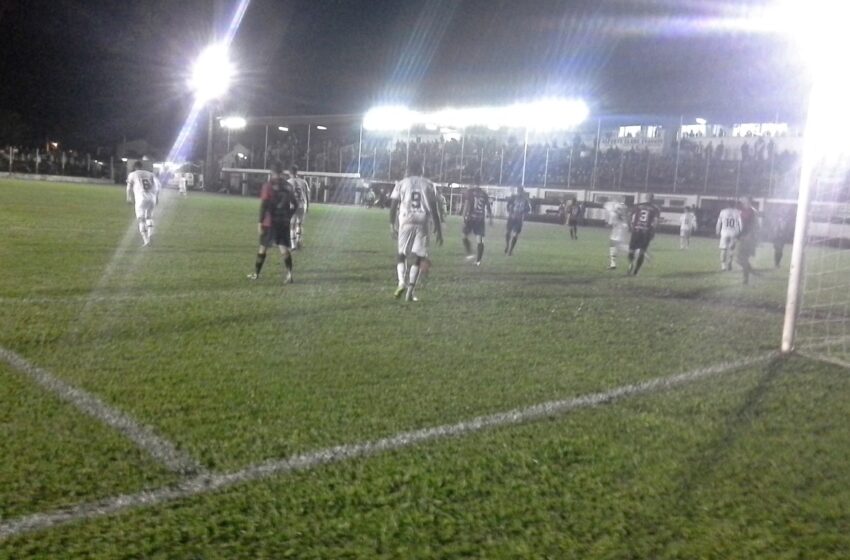 Estreia no quadrangular final com empate