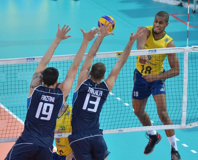 Com tie-break quente, Itália vence o Brasil em quadra aberta abarrotada