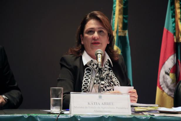 Preço mínimo do arroz domina debate com ministra Kátia Abreu em Porto Alegre