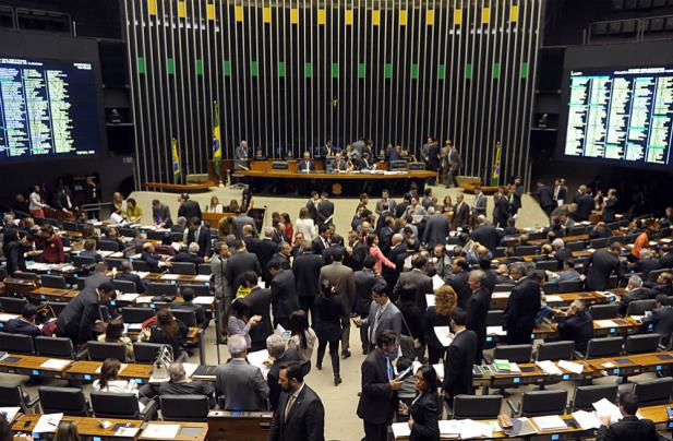 Câmara aprova emenda que vincula aposentadorias ao reajuste do mínimo