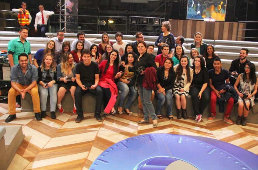 Estudantes de Vacaria participam de gravação do programa Altas Horas na TV Globo