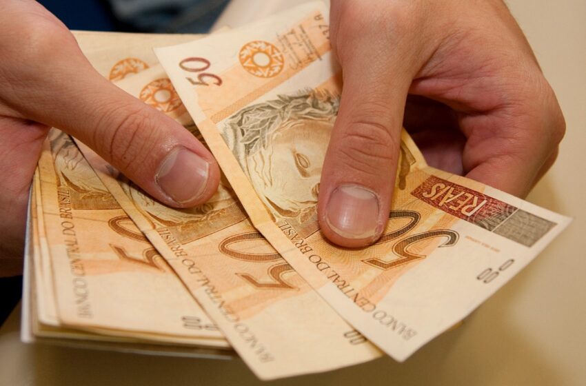 Governo adia pagamento de parte do abono salarial para o ano que vem