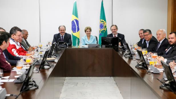 MP autoriza empresas a reduzir salário e jornada de trabalho