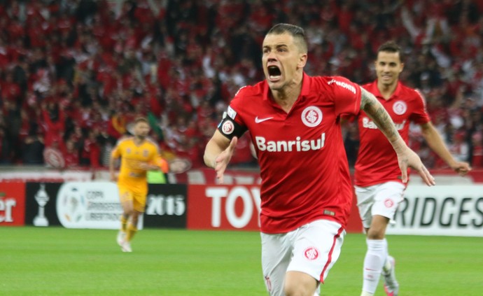 Com gols a jato e dose de sofrimento, Inter sai à frente do Tigres na semifinal