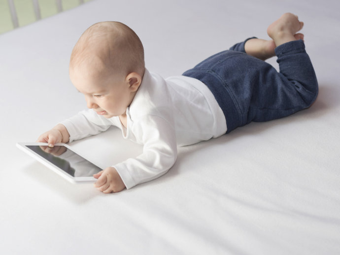 Pesquisa comprova que crianças de até um ano sabem usar o iPad
