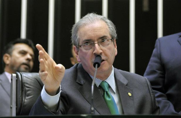 Cunha despacha 11 pedidos de impeachment contra Dilma Rousseff