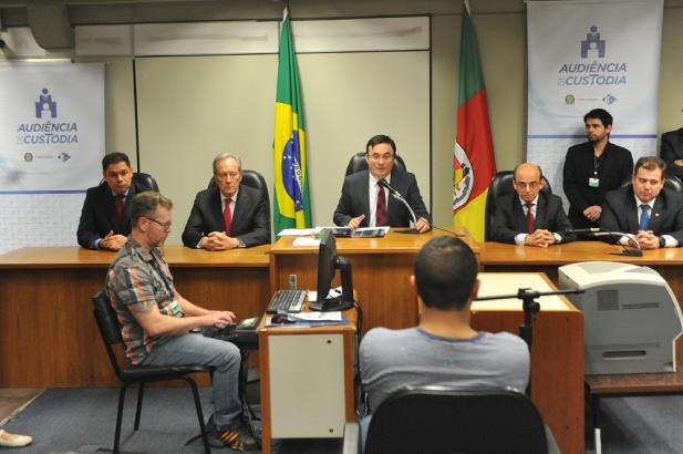 RS tem primeira audiência de custódia com presença do presidente do STF