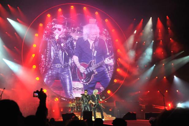 Queen encanta em passagem por Porto Alegre