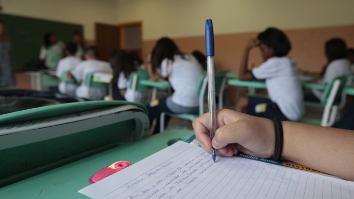 Cresce diferença de desempenho entre ricos e pobres até nas escolas públicas