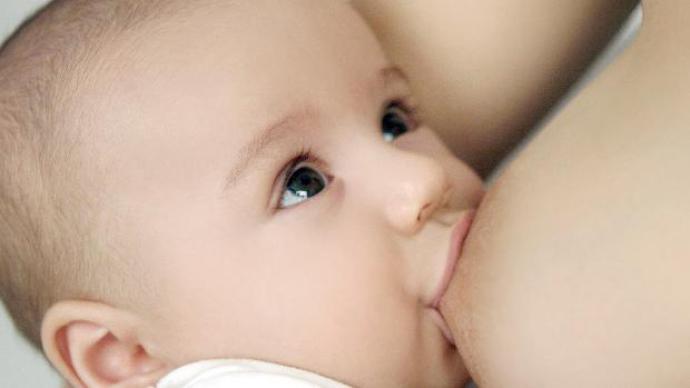  Amamentação não evita alergias em bebês