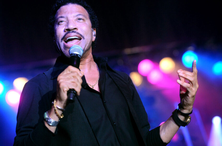 Lionel Richie vem ao Brasil em março para três apresentações