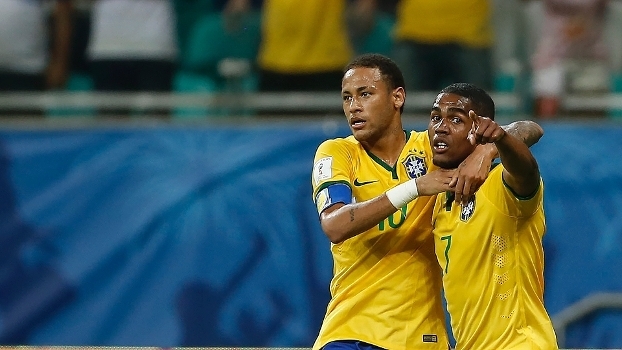 Prazer, Douglas Costa: meia brilha, marca, e Brasil atropela o Peru em Salvador