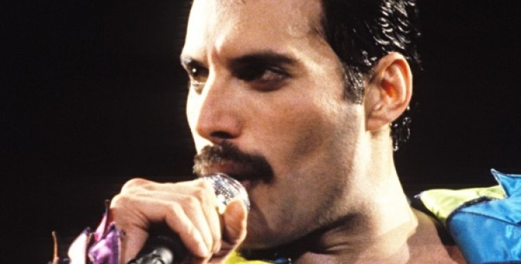  Roteirista de A Teoria de Tudo vai escrever cinebiografia de Freddie Mercury