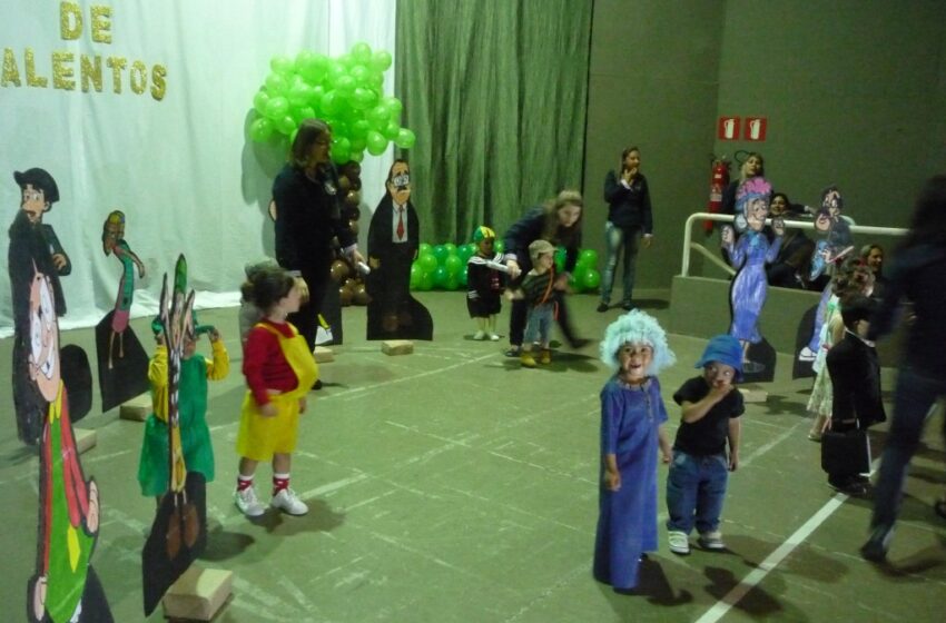  Escola Infantil Synval Guazzelli realizou Show de Talentos