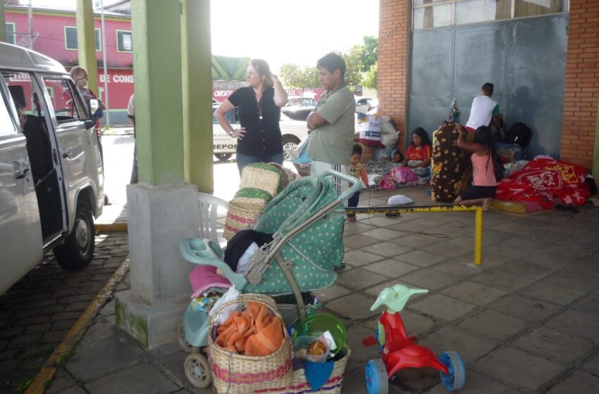 Administração doa passagens para índios que estavam na Rodoviária possam voltar para sua reserva
