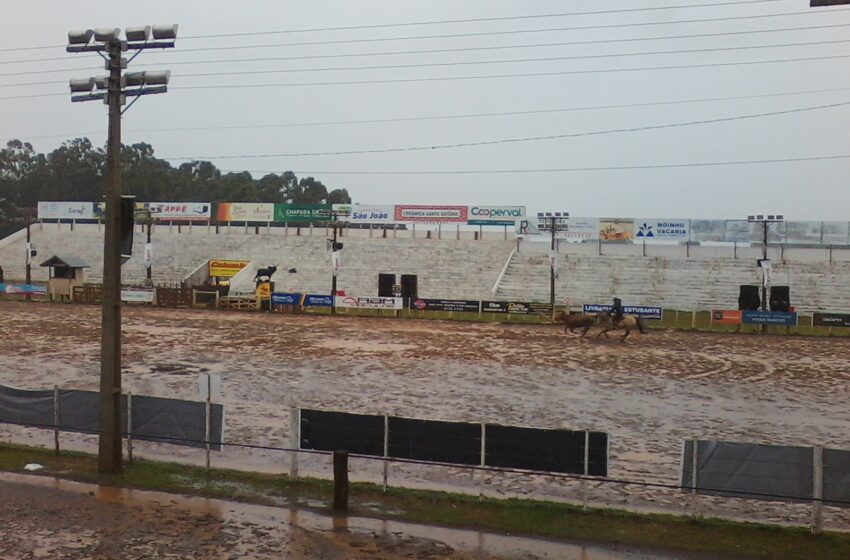 Final de Laço com chuva na Cancha Ferradura