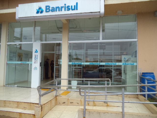 Homens encapuzados e armados assaltaram banco em São José dos Ausentes
