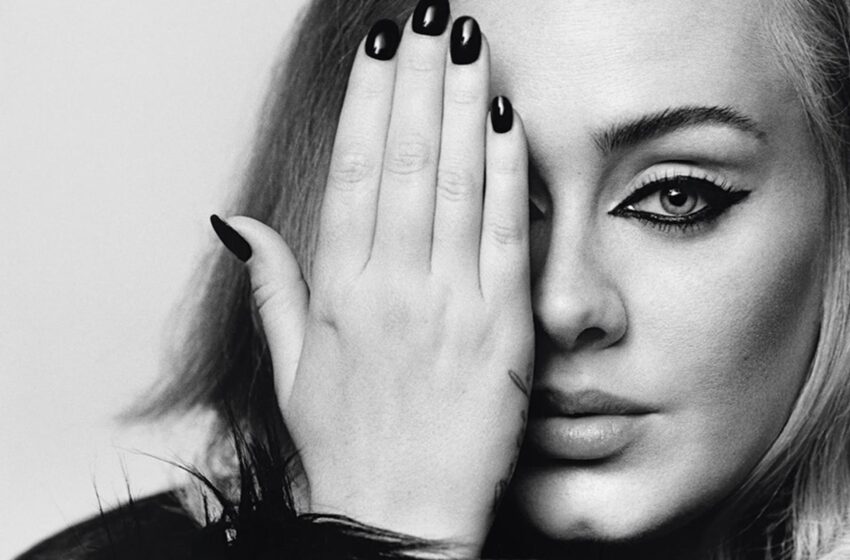  Adele é a artista que mais vendeu discos no mundo em 2015
