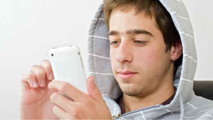  Problemas com sono podem levar a vício em redes sociais