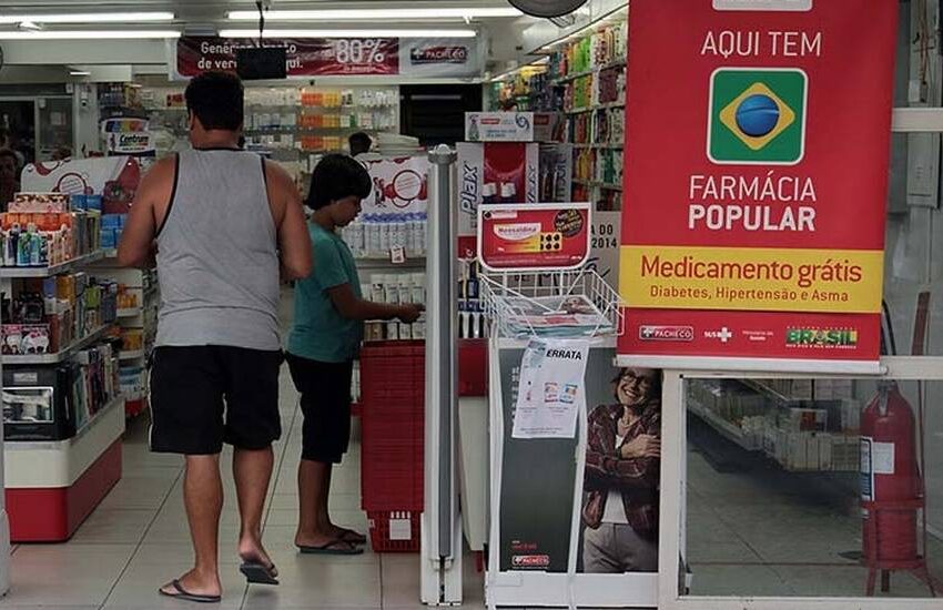 Aumenta prazo de validade das prescrições, laudos ou atestados médicos para retirar medicamentos do Programa Farmácia Popular do Brasil