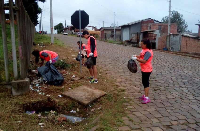 Mutirão de limpeza no Bairro Municipal