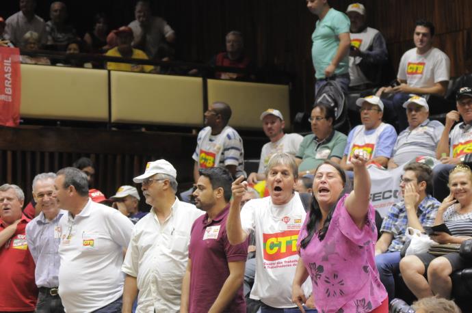 Assembleia aprova reajuste de 9,6% no salário mínimo regional