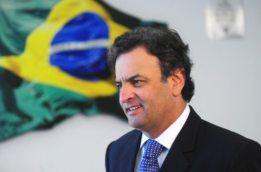  Aécio pede renúncia de Dilma em discurso na tribuna do Senado