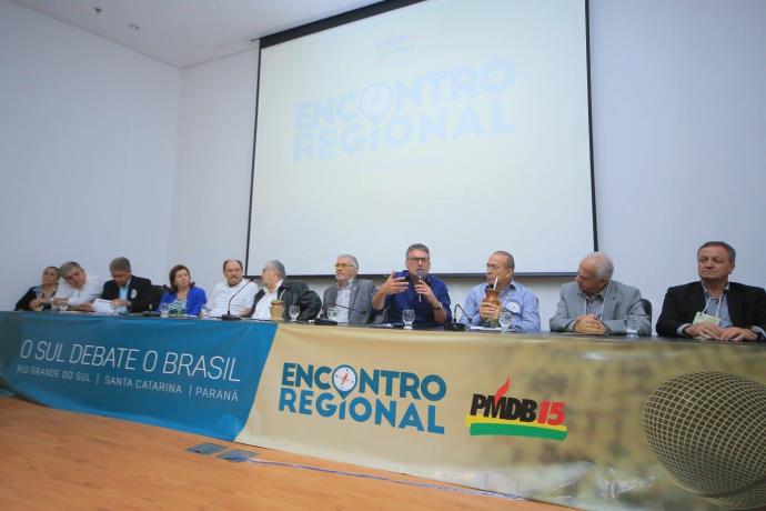 Militantes do PMDB defendem saída imediata do governo federal
