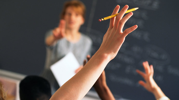 Acesso à escola de tempo integral no ensino médio é desigual, diz pesquisa