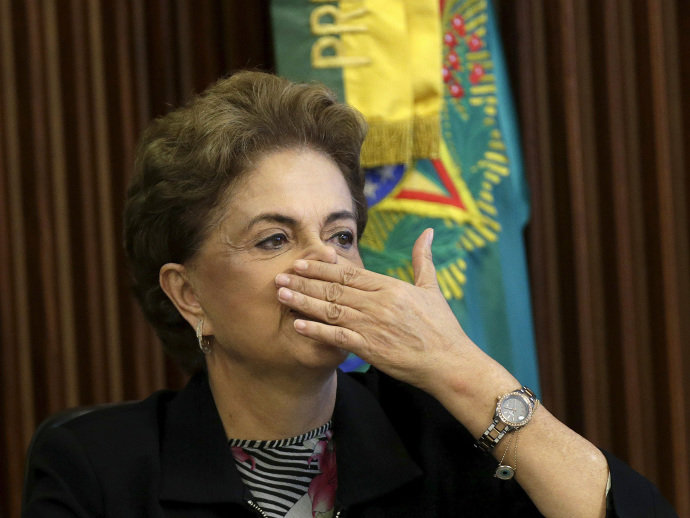 Dilma descarta renúncia: ‘Resignação não é comigo, não’