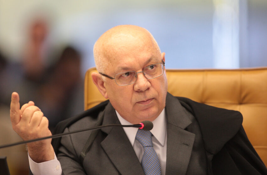 Teori Zavascki determina que Moro devolva investigação sobre Lula ao STF