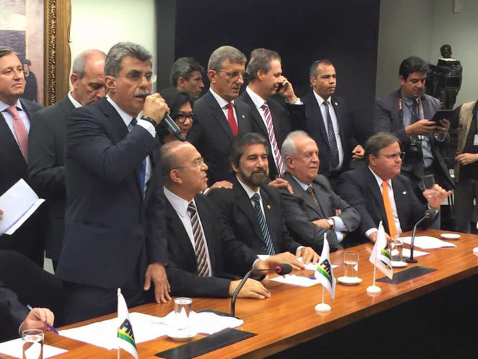  PMDB deixa o governo Dilma aos gritos de ‘Fora, PT’